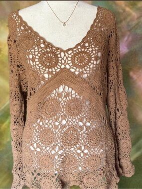 Tan crochet long sleeve top 🤎✨